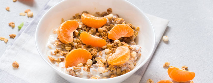 Schoko-Protein-Müsli mit Mandarine Peanut Geschmack