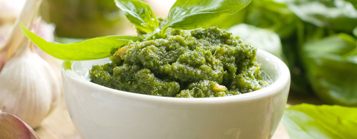 Basilikum-Hanf-Pesto