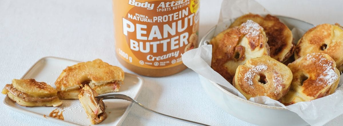 Gebackene Apfelringe mit Erdnussbutter
